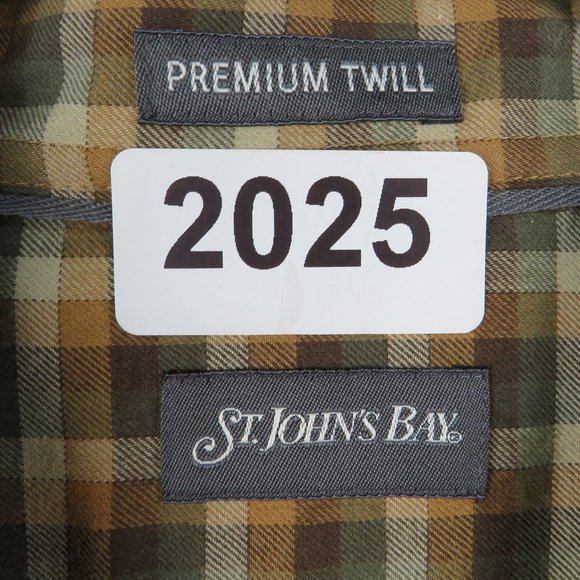 St. John's Bay* Men's Long Sleeve Button Down Curved Hem Pocket Shirt~Size Large - Picture 3 of 11